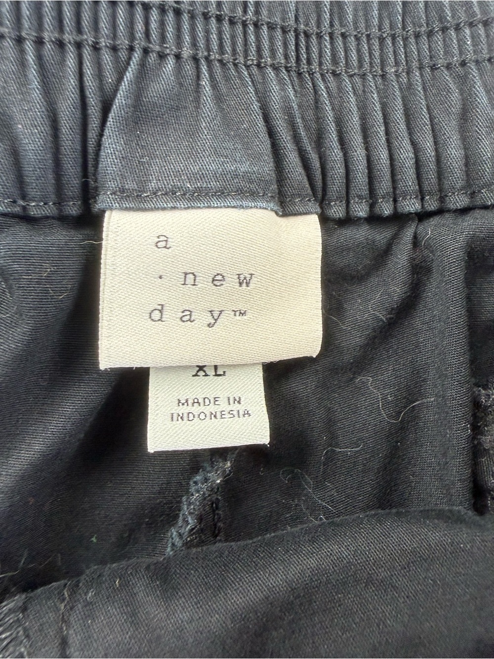 A New Day Women's Pleated Cuffed Black Elastic Wast Size XL 4" Inseam - Picture 2 of 6